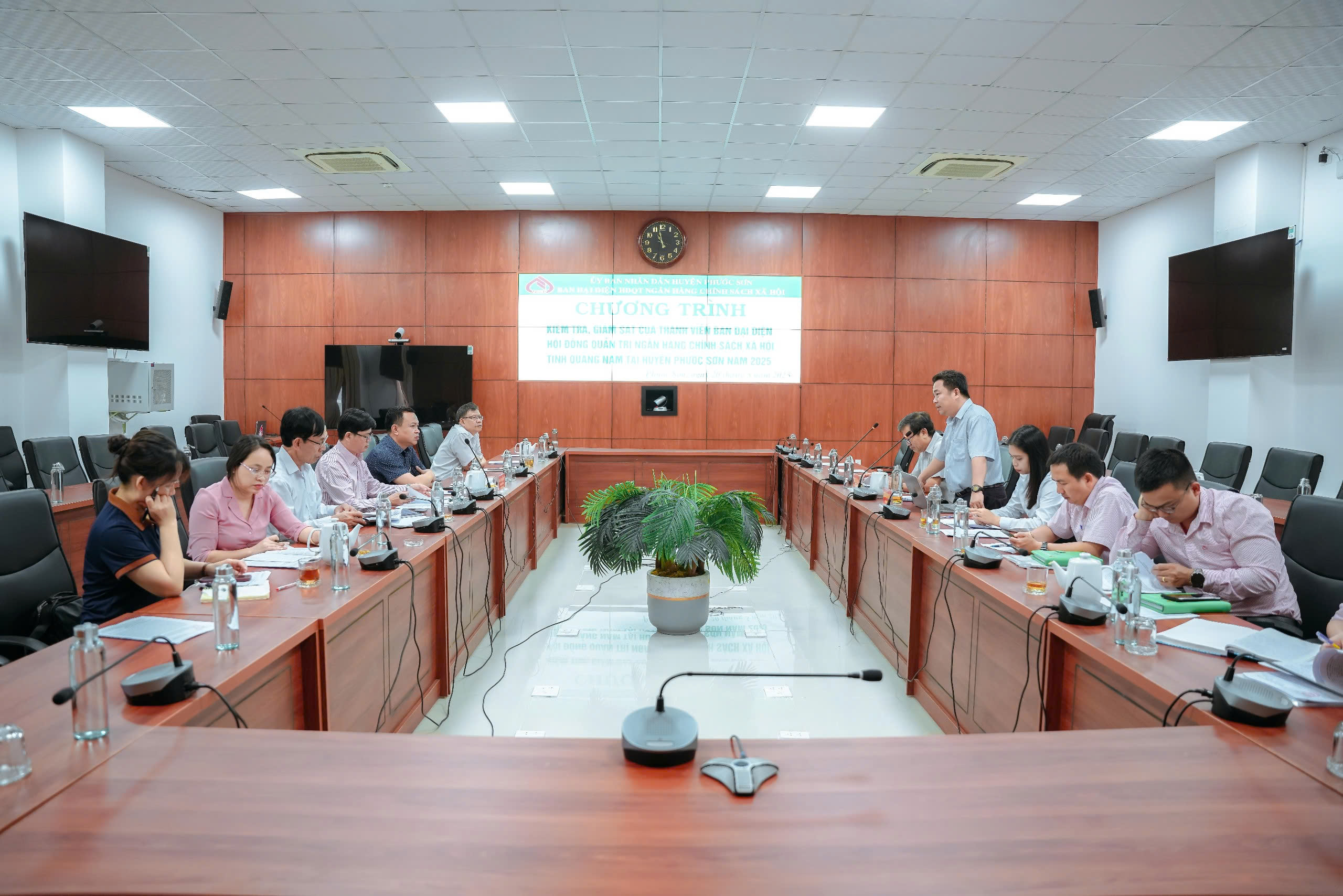 ĐOÀN KIỂM TRA, GIÁM SÁT CỦA THÀNH VIÊN BAN ĐẠI DIỆN HỘI ĐỒNG QUẢN TRỊ NGÂN HÀNG CHÍNH SÁCH XÃ HỘI TỈNH QUẢNG NAM LÀM VIỆC TẠI HUYỆN PHƯỚC SƠN